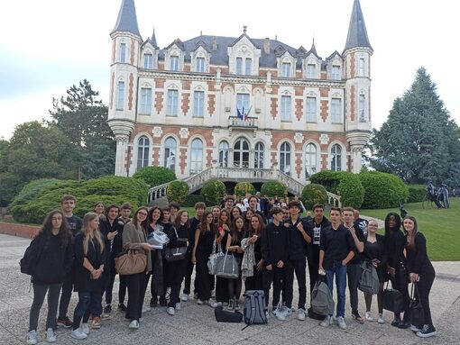 Château hôtel de ville du département du Tarn et Garonne et les élèves de 201 